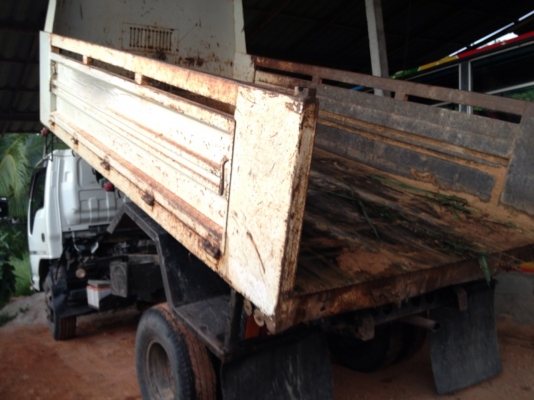 รถอิซูซุ 6 ล้อดั๊ม NQR 150 แรงม้า ปี 51  สนใจติดต่อ 081 - 6079515