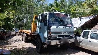 รถอิซูซุ 10 ล้อ ท้ายลาด 210 แรงม้า  สนใจติดต่อ 081 - 6079515