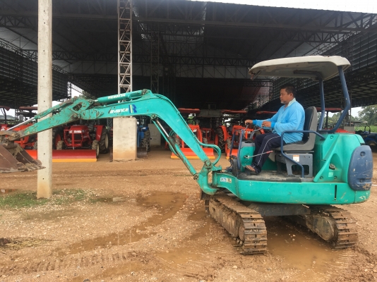 รถแมคโครมือสอง ขายรถแมคโครโคมัดสุ ราคา335000บาทสนใจ โทร 081-365-5997 อำพร พาเจริญ ส่งฟรีครับ(มีค้าแนะนำถ้ามาจากเฟสใครแจ้งทางร้านด้ายนะครับมีค้าแนะนำ5000บาท) ต. วังบัว อ. คลองขลุงจ.กำแพงเพชร ดูสินค้าเพิ่มเติมได้ที่  (http://buasorn.truck2hand.com)