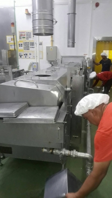 เครื่องทอดอัตโนมัติ สายพานกว้าง60เซ็นยาว6เมตร ของญี่ปุ่น ขาย150,000บาท