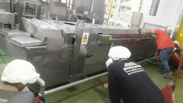 เครื่องทอดอัตโนมัติ สายพานกว้าง60เซ็นยาว6เมตร ของญี่ปุ่น ขาย150,000บาท