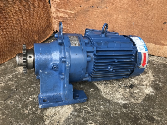 ขายมอเตอร์เกียร์ Cycro drive Sumitomo 1HP. 380V อัตราทด 1:35 เพลาออกประมาณ 40 รอบต่อนาที สภาพสวยมาก หมุนนิ่ม พร้อมใช้งาน
