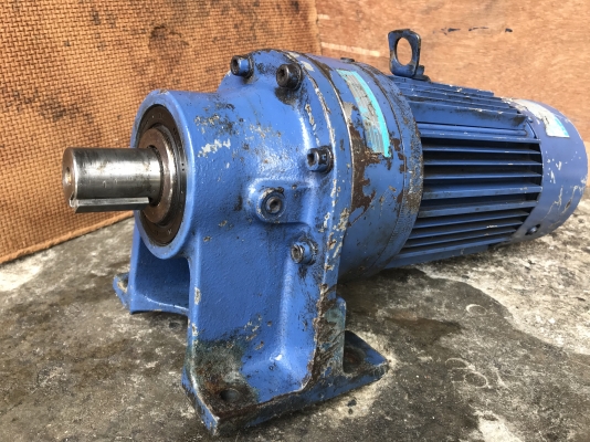 ขายมอเตอร์เกียร์ Cycro drive Sumitomo 1HP. 380V อัตราทด 1:71 เพลาออกประมาณ 20 รอบต่อนาที มีระบบเบรคในตัว สภาพสวย หมุนนิ่ม พร้อมใช้งาน