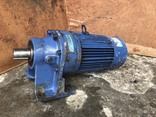 ขายมอเตอร์เกียร์ Cycro drive Sumitomo 1HP. 380V อัตราทด 1:71 เพลาออกประมาณ 20 รอบต่อนาที มีระบบเบรคในตัว สภาพสวย หมุนนิ่ม พร้อมใช้งาน