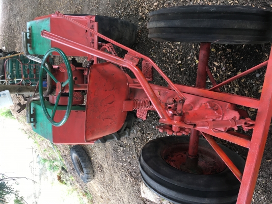 รถไถนั่งขับจักรวาลยนต์ สามเกียร์พร้อมใช้