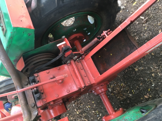 รถไถนั่งขับจักรวาลยนต์ สามเกียร์พร้อมใช้