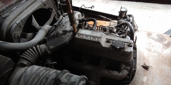 โฟร์คลิฟโตโยต้า 2.5 ตัน เสา4เมตร เครื่องดีเซล