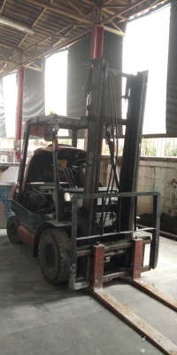 โฟร์คลิฟโตโยต้า 2.5 ตัน เสา4เมตร เครื่องดีเซล