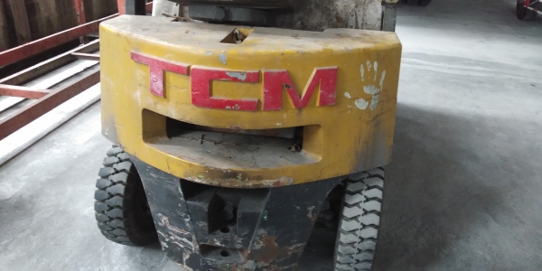 โฟร์คลิฟ ทีซีเอ็ม 2ตัน เสา3เมตร เครื่องดีเซล