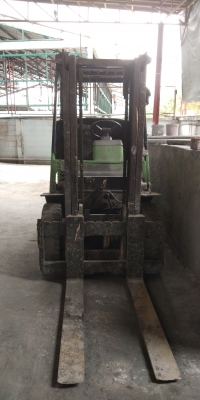 โฟร์คลิฟ โคมัสสุ 2ตัน เสา3เมตร เครื่องดีเซล