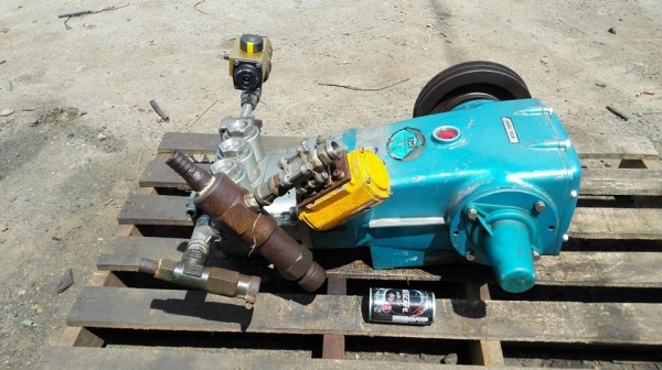 ปั้มสามสูบฉีดน้ำแรงดันUSA CAT PUMPS Made in USA รุ่น 3520