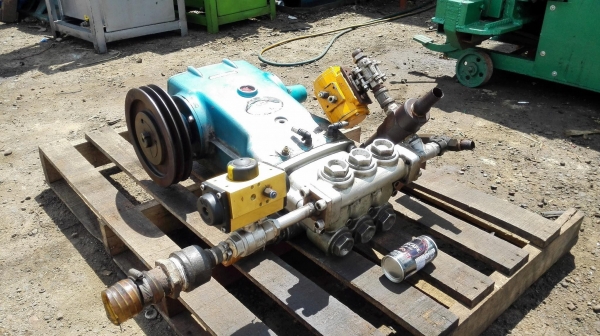 ปั้มสามสูบฉีดน้ำแรงดันUSA CAT PUMPS Made in USA รุ่น 3520 ปั้มสามสูบฉีดน้ำแรงดันUSA CAT PUMPS Made in USA รุ่น 3520