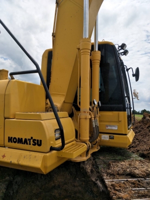 ขายดาวน์ แบ็คโฮ KOMATSU PC160 LC-8 รถปี 60 ใช้ 3,000 ชม. ขายดาวน์ 450,000 .- ผ่อนต่อ 34 งวด งวดละ 72,000 .-