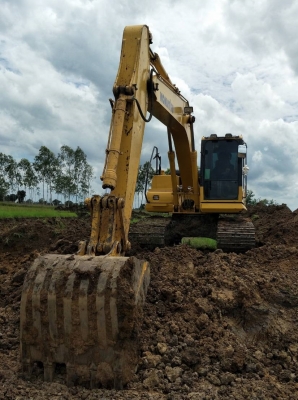 ขายดาวน์ แบ็คโฮ KOMATSU PC160 LC-8 รถปี 60 ใช้ 3,000 ชม. ขายดาวน์ 450,000 .- ผ่อนต่อ 34 งวด งวดละ 72,000 .-