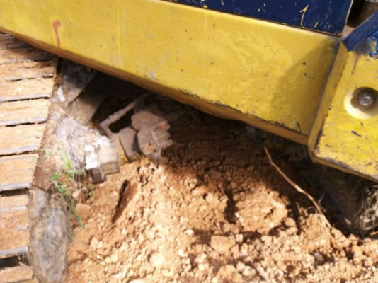 ขายรถแบคโฮ KOMATSU PC40-6 ตัวเดินรุ่น 1 เอกสารอินวอย ราคา 280000
