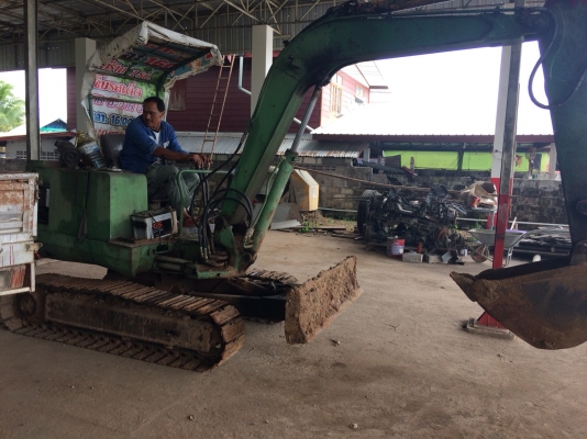 ขายรถแบคโฮ ขนาด 30 เครื่อง 4 สูบ ปั๊มนิ้ว คอลโทรลสั้น ราคา 120000