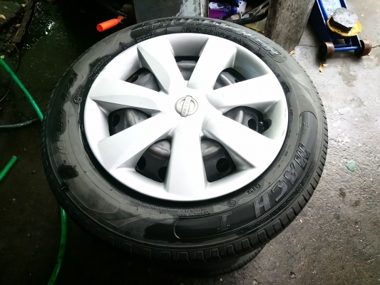 ขายล้อเดิมนิสสันมาร์ช ยางดอกเหลือเยอะ