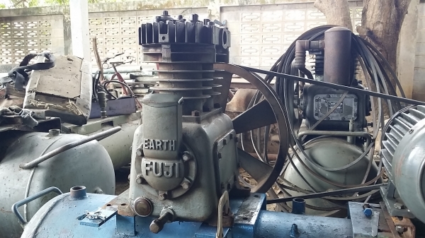 หัวปั้มลมญี่ปุ่น ฟูจิ 5 แรง หัวสภาพดี ต่อใช้งานได้เลย พร้อมถังลมฟูจิ  300 ลิตร ...ดูคลิปได้ที่เพจ...