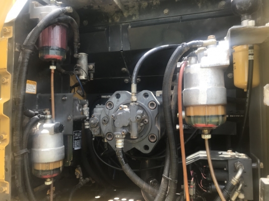 ขายรถแบคโฮ sumitomo sh-210 เอกสารเล่ม ไมล์ 6400 ราคา 1850000