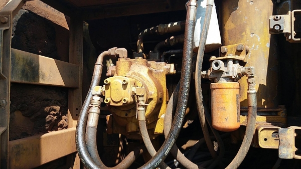 ขาย 495,000 CAT  320 B พร้อมไลหัวเจาะเครื่องดี ปั๊มดี  ช่วงล่างดี เอวแน่น ไฟฟ้าครบ รถสวยสภาพพร้อมใช้  เอกสารอินวอยท์ รถอยู่ ขอนแก่น 090-772-3710 090-772-3708