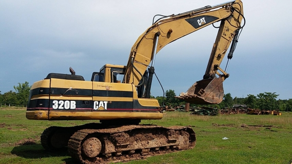 ขาย 495,000 CAT  320 B พร้อมไลหัวเจาะเครื่องดี ปั๊มดี  ช่วงล่างดี เอวแน่น ไฟฟ้าครบ รถสวยสภาพพร้อมใช้  เอกสารอินวอยท์ รถอยู่ ขอนแก่น 090-772-3710 090-772-3708