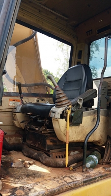 ขาย 495,000 CAT  320 B พร้อมไลหัวเจาะเครื่องดี ปั๊มดี  ช่วงล่างดี เอวแน่น ไฟฟ้าครบ รถสวยสภาพพร้อมใช้  เอกสารอินวอยท์ รถอยู่ ขอนแก่น 090-772-3710 090-772-3708