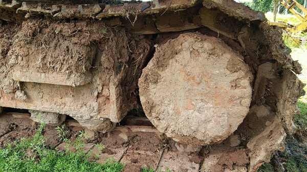 ขาย 495,000 CAT  320 B พร้อมไลหัวเจาะเครื่องดี ปั๊มดี  ช่วงล่างดี เอวแน่น ไฟฟ้าครบ รถสวยสภาพพร้อมใช้  เอกสารอินวอยท์ รถอยู่ ขอนแก่น 064-191-1112