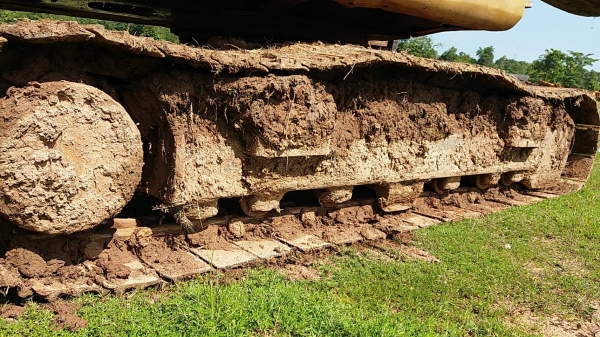 ขาย 495,000 CAT  320 B พร้อมไลหัวเจาะเครื่องดี ปั๊มดี  ช่วงล่างดี เอวแน่น ไฟฟ้าครบ รถสวยสภาพพร้อมใช้  เอกสารอินวอยท์ รถอยู่ ขอนแก่น 064-191-1112