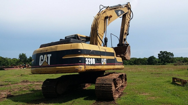 ขาย 495,000 CAT  320 B พร้อมไลหัวเจาะเครื่องดี ปั๊มดี  ช่วงล่างดี เอวแน่น ไฟฟ้าครบ รถสวยสภาพพร้อมใช้  เอกสารอินวอยท์ รถอยู่ ขอนแก่น 064-191-1112