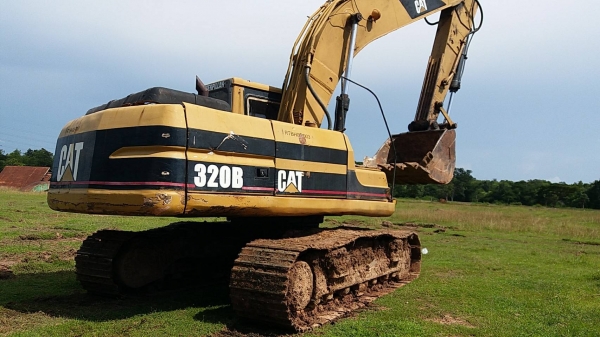 ขาย 495,000 CAT  320 B พร้อมไลหัวเจาะเครื่องดี ปั๊มดี  ช่วงล่างดี เอวแน่น ไฟฟ้าครบ รถสวยสภาพพร้อมใช้  เอกสารอินวอยท์ รถอยู่ ขอนแก่น 064-191-1112