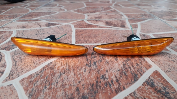 ไฟเลี้ยวแก้มสีส้ม BMW E46 ปี99-05 แท้