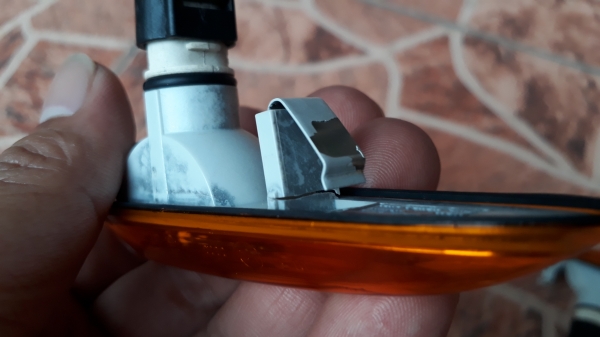 ไฟเลี้ยวแก้มสีส้ม BMW E46 ปี99-05 แท้