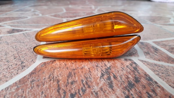 ไฟเลี้ยวแก้มสีส้ม BMW E46 ปี99-05 แท้