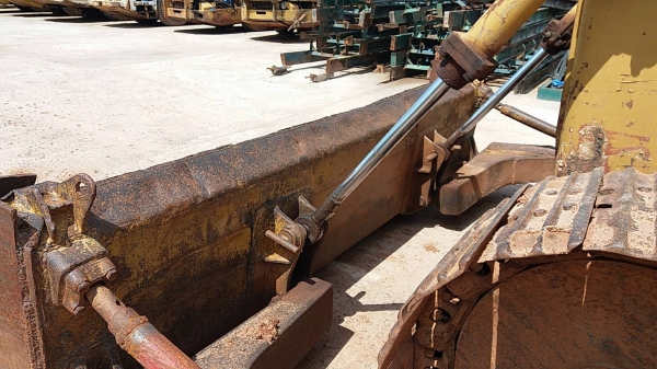 ขาย 165,000  แทรคเตอร์ D50P ฮาปยาวใส่ตีนเป็ดแต่ใส่ตีนไก่อยู่ เครื่องดี เกียร์สมบูรณ์ โซ่ดี รถสภาพพร้อมใช้  รถอยู่ ขอนแก่น 090-772-3710 090-772-3708