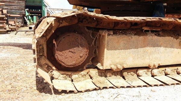 ขาย 120,000 KOMATSU pc 40- 3 พร้อมรายหัวเจาะ  เครื่องดี ปั๊มดี เอวหลวม ช่วงล่างดี ตัวเดินไม่ดัง รถอยู่ ขอนแก่น 064-191-1112