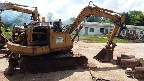 ขาย 120,000 KOMATSU pc 40- 3 พร้อมรายหัวเจาะ  เครื่องดี ปั๊มดี เอวหลวม ช่วงล่างดี ตัวเดินไม่ดัง รถอยู่ ขอนแก่น 064-191-1112