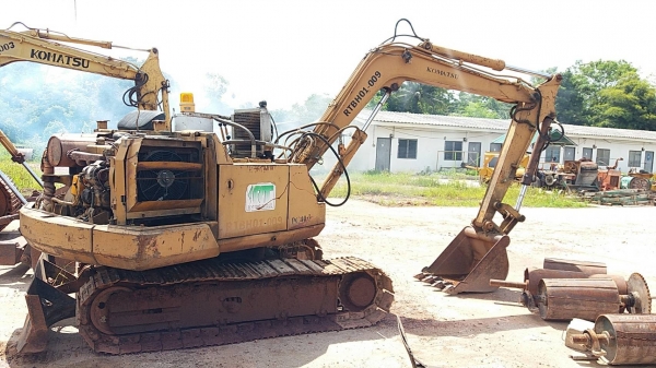 ขาย 120,000 KOMATSU pc 40- 3 พร้อมรายหัวเจาะ  เครื่องดี ปั๊มดี เอวหลวม ช่วงล่างดี ตัวเดินไม่ดัง รถอยู่ ขอนแก่น 064-191-1112