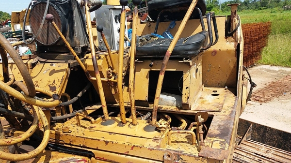 ขาย 120,000 KOMATSU pc 40- 3 พร้อมรายหัวเจาะ  เครื่องดี ปั๊มดี เอวหลวม ช่วงล่างดี ตัวเดินไม่ดัง รถอยู่ ขอนแก่น 064-191-1112