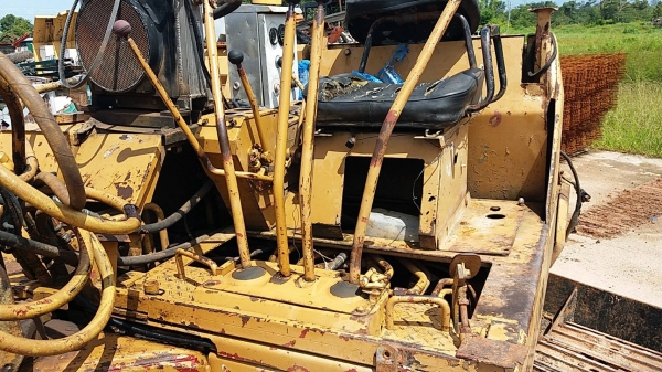 ขาย 120,000 KOMATSU pc 40- 3 พร้อมรายหัวเจาะ  เครื่องดี ปั๊มดี เอวหลวม ช่วงล่างดี ตัวเดินไม่ดัง รถอยู่ ขอนแก่น 064-191-1112