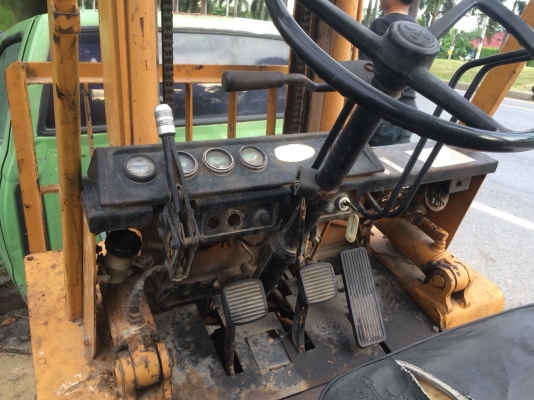 รถฟอร์คลิฟต์KOMASUเครื่องดีเซลIsuzu240 เกียร์ออโต้ ยางตันไทป์ เสา3เมตร งายาว150 พร้อมใช้