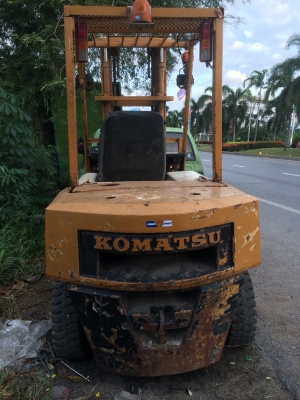 รถฟอร์คลิฟต์KOMASUเครื่องดีเซลIsuzu240 เกียร์ออโต้ ยางตันไทป์ เสา3เมตร งายาว150 พร้อมใช้