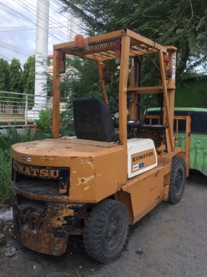 รถฟอร์คลิฟต์KOMASUเครื่องดีเซลIsuzu240 เกียร์ออโต้ ยางตันไทป์ เสา3เมตร งายาว150 พร้อมใช้