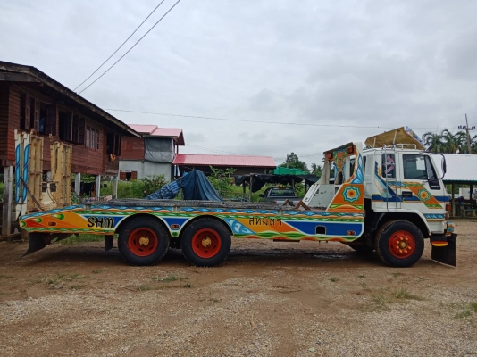 ขายรถสิบล้อบรรทุกรถเกี่ยว