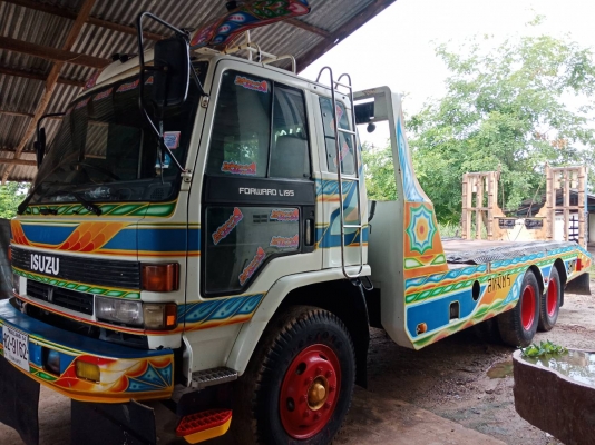 ขายรถสิบล้อบรรทุกรถเกี่ยว