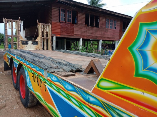 ขายรถสิบล้อบรรทุกรถเกี่ยว