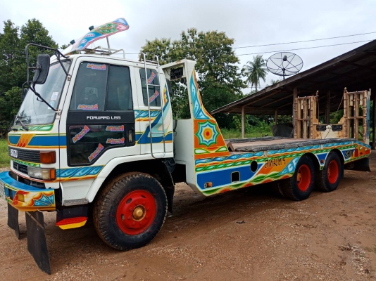 ขายรถสิบล้อบรรทุกรถเกี่ยว