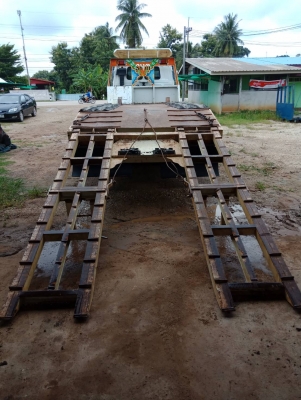 ขายรถสิบล้อบรรทุกรถเกี่ยว