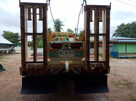 ขายรถสิบล้อบรรทุกรถเกี่ยว