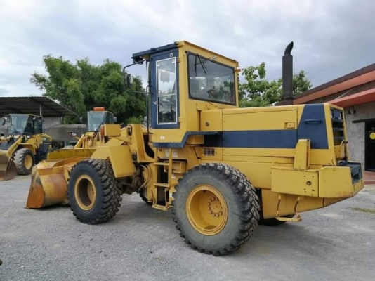 ขาย รถตักเอวอ่อน KOMATSU WA200-1 ซีเรียล30,000 สภาพดีมาก นำเข้าจากญี่ปุ่น โทร.090-986-2521 อ๊อบ