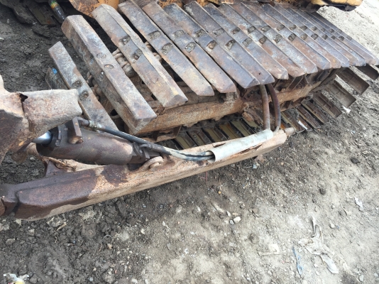 ขายรถแทร็กเตอร์D2-5PLสภาพพร้อมใช้งานเครื่องดี ช่วงล่างดี ใบแทร็กสวย ราคาต่อรองคุยกันได้ โทร0616613023แพรว